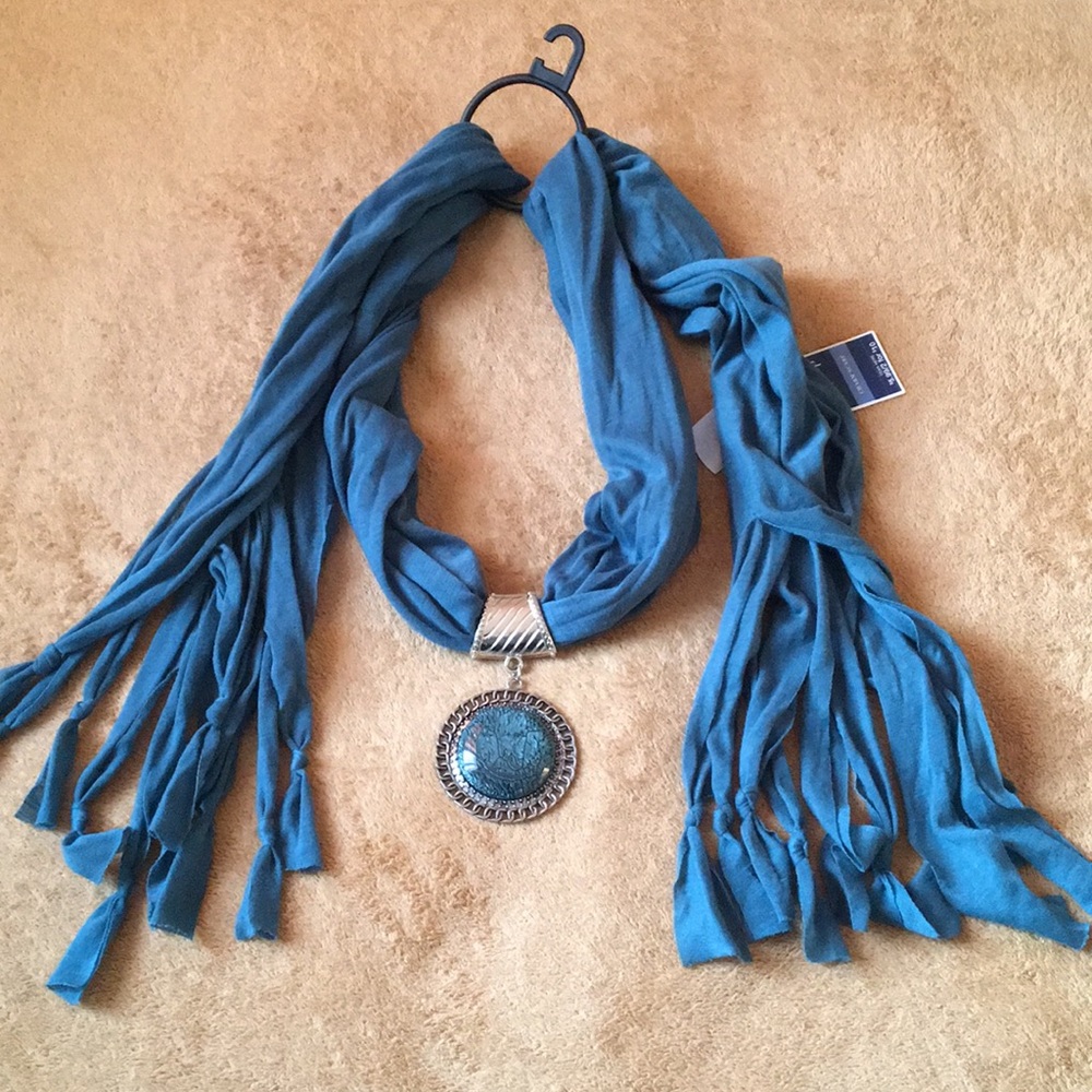 West Loop Green Charm scarf New with tag